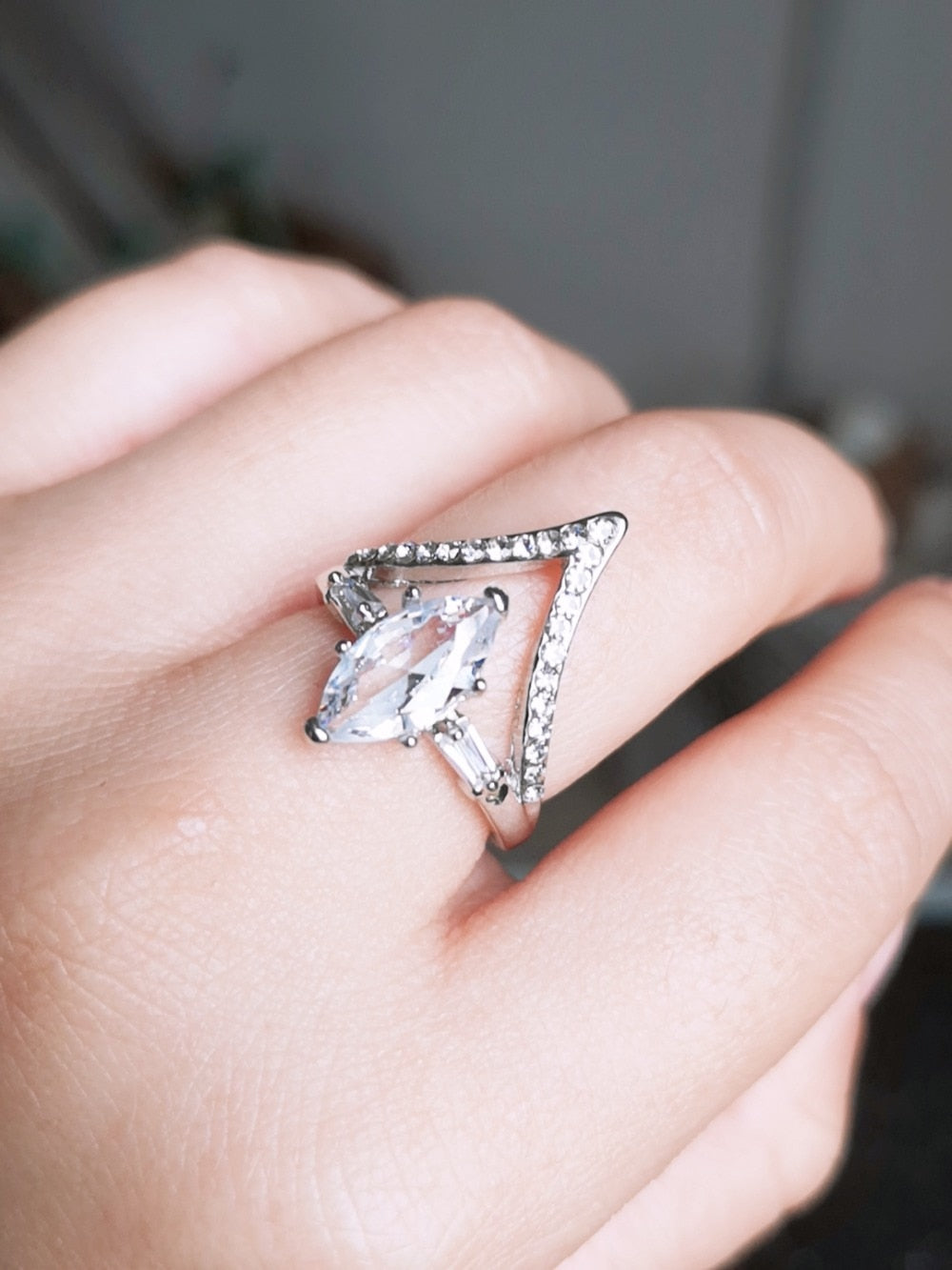 Huitan Hyperbole Marquise Design Ring