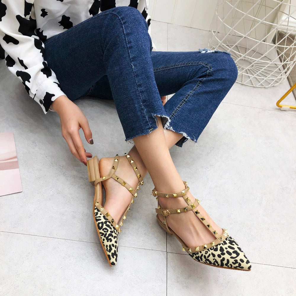 Jen Classic Ankle Strap Flat Shoes T-strap Pointed Toe Rivet Sandals